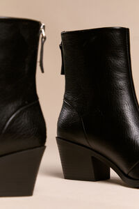 Black Pointed Bootie Detail 4 - Altar'd State