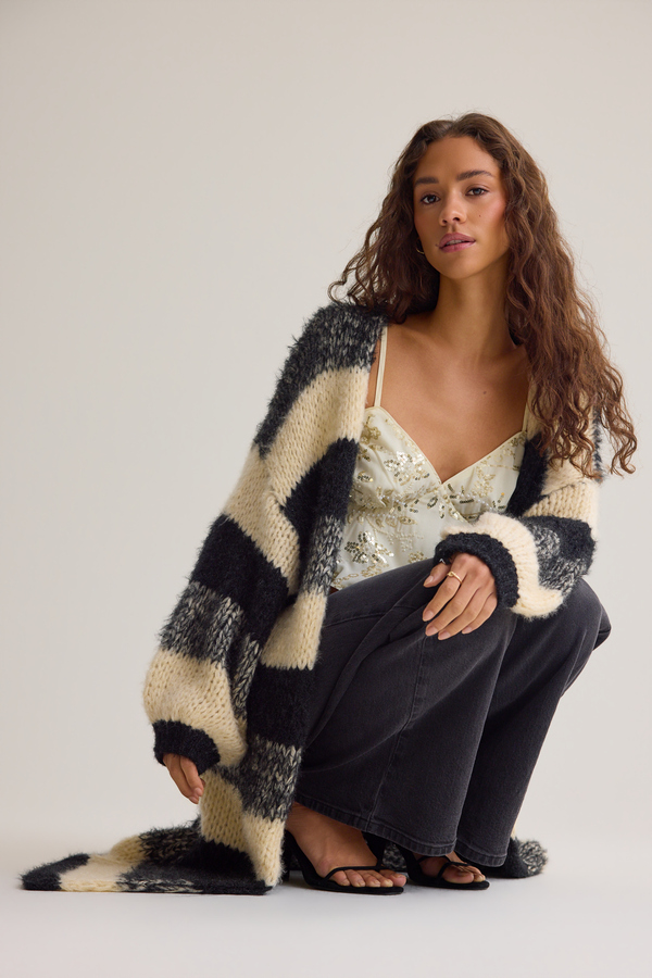 Becky Open Stripe Duster Detail 3 - Altar'd State
