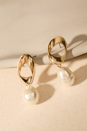 Claire Pearl Dangle - Altar'd State