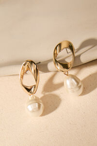 Claire Pearl Dangle Detail 2 - Altar'd State