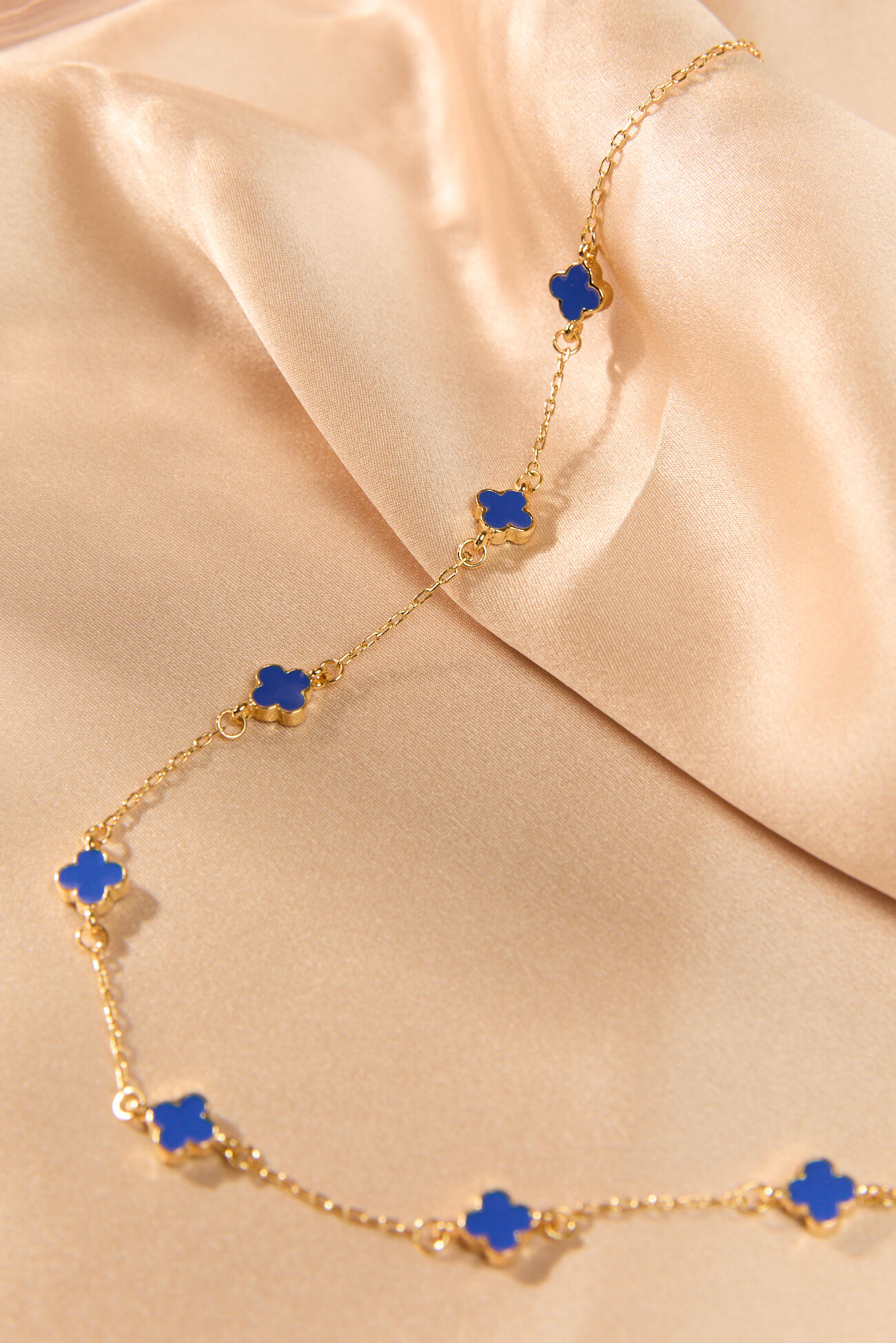 18K Gold Dainty Clover Choker