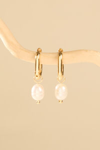 Pearl Drop Earring Detail 2 - Altar'd State
