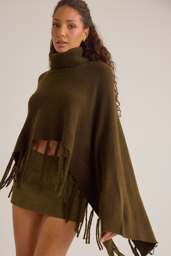 Emmaline Fringe Poncho Detail 2 - Altar'd State