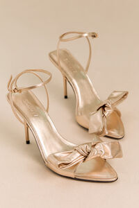 Gianna Bow Heels Detail 2 - Altar'd State