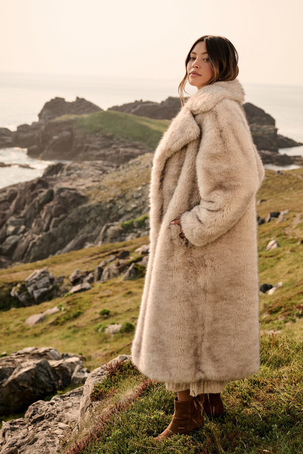 August Faux Fur Coat Detail 5 - Altar'd State