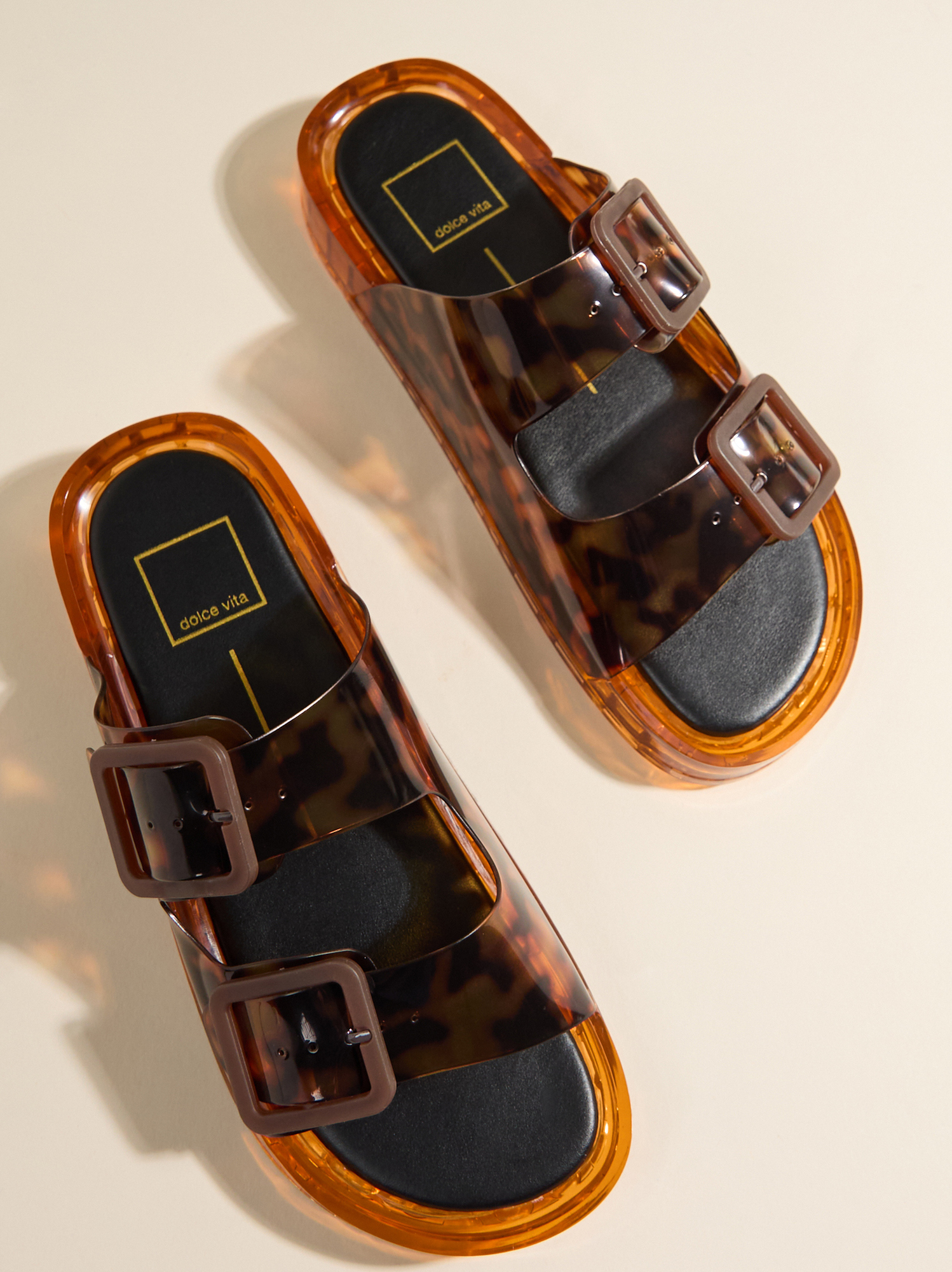 Jullian Jelly Sandal in Tortoise | Altar'd State