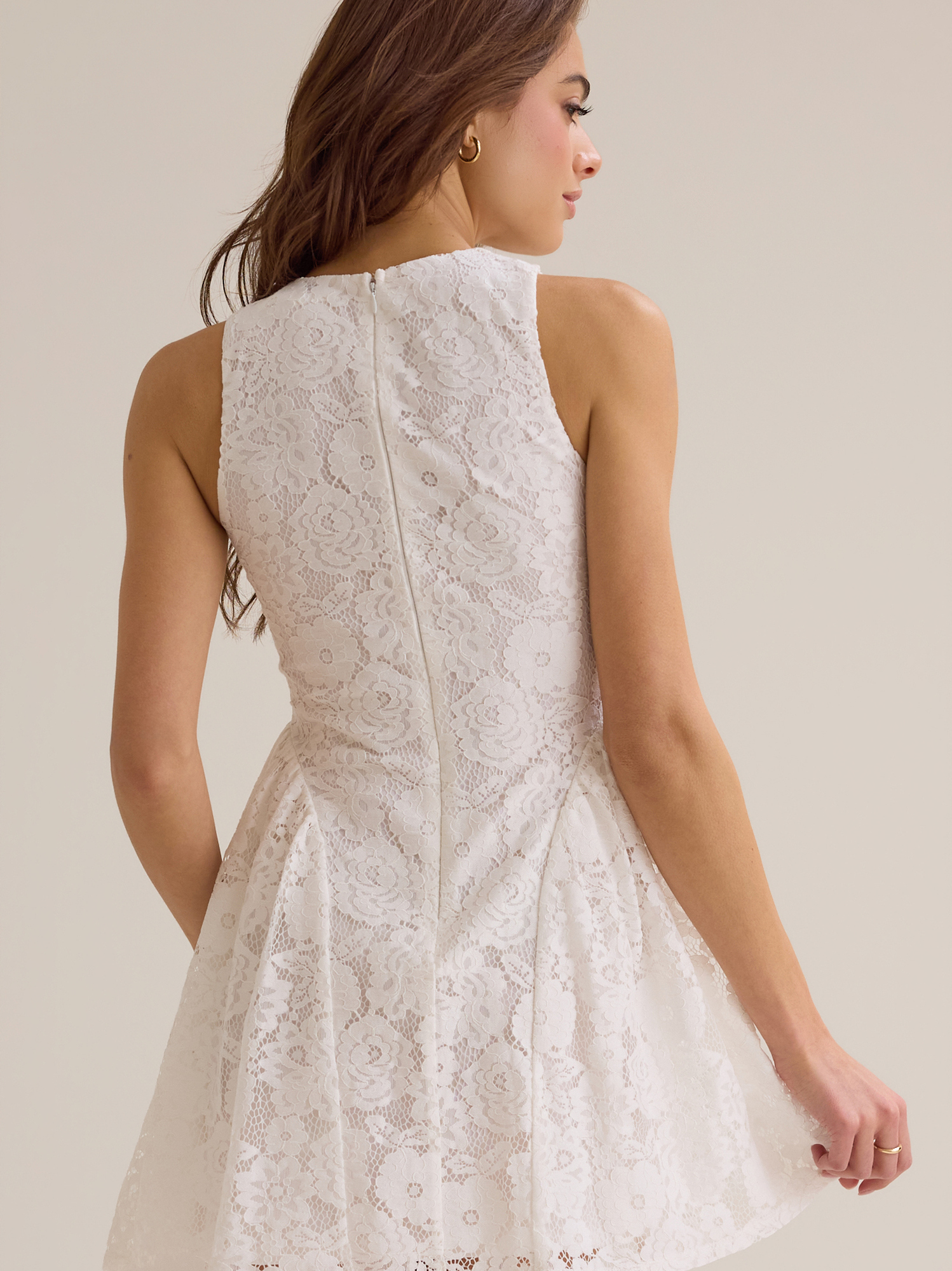 white lace mini dress A.L.C. Eden in Ecru, Size 00 it features the prettiest lace trim detail that extends around the bust and hem Lalisa Lace Trim Ruched Front