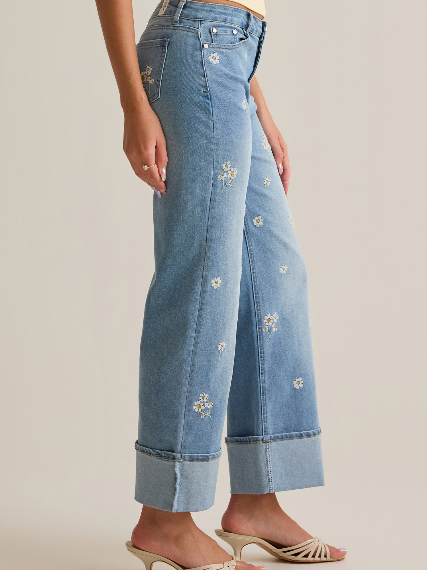 Lessie Daisy Jeans in Light Wash | Altar'd State