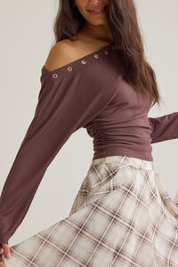 Missy Grommet Synched Top Detail 2 - Altar'd State