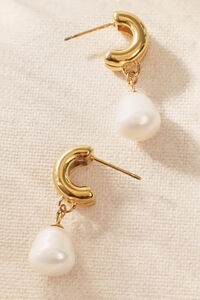 18K Gold Tatum Pearl Hoop Earrings Detail 2 - Altar'd State
