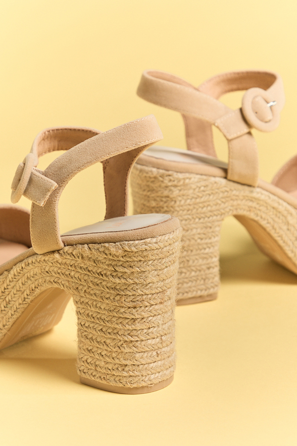 Jana Woven Wedge Detail 2 - Altar'd State