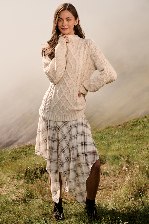 Noel Oversized Cable Knit Sweater Detail 3 - Altar'd State