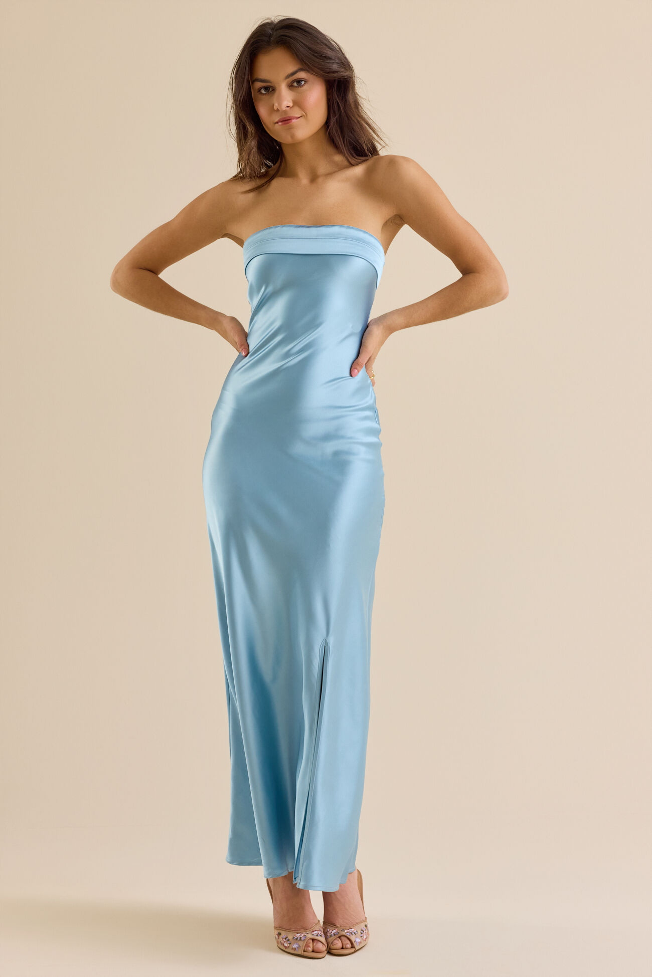 paityn strapless maxi dress in Red 32/81cm Altar'd State Paityn Strapless Floral