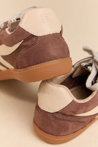Sasha Sneakers Detail 5 - Altar'd State