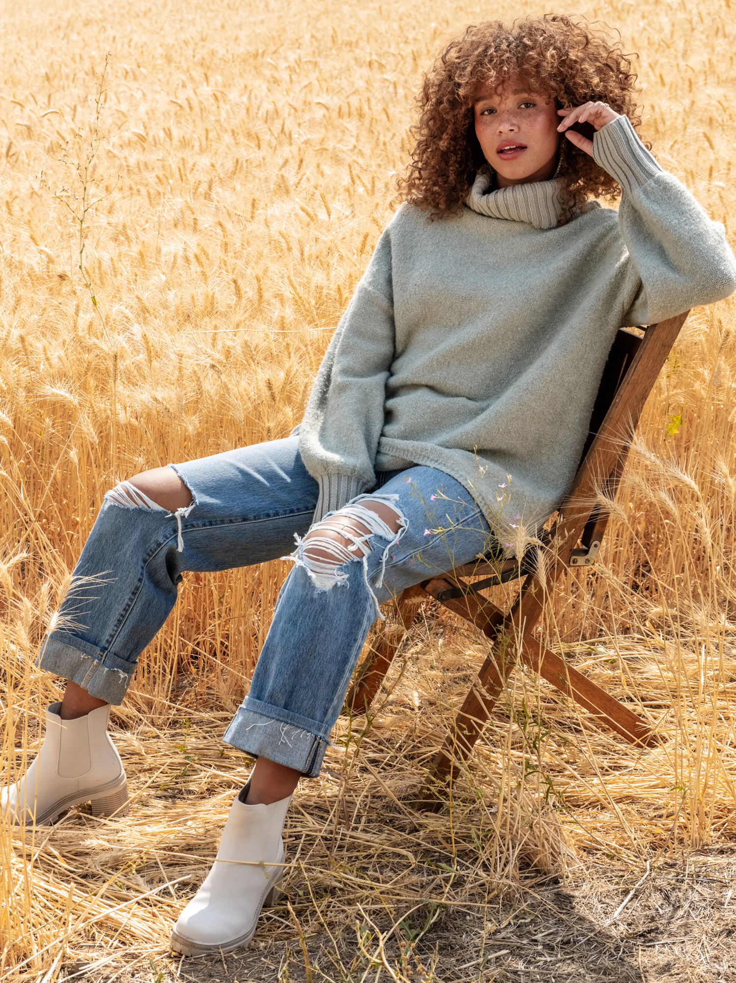 https://www.altardstate.com/as/clothing/sweaters/pullovers/billie-boucle-turtleneck-sweater/001913_SW147CAS-0058.html