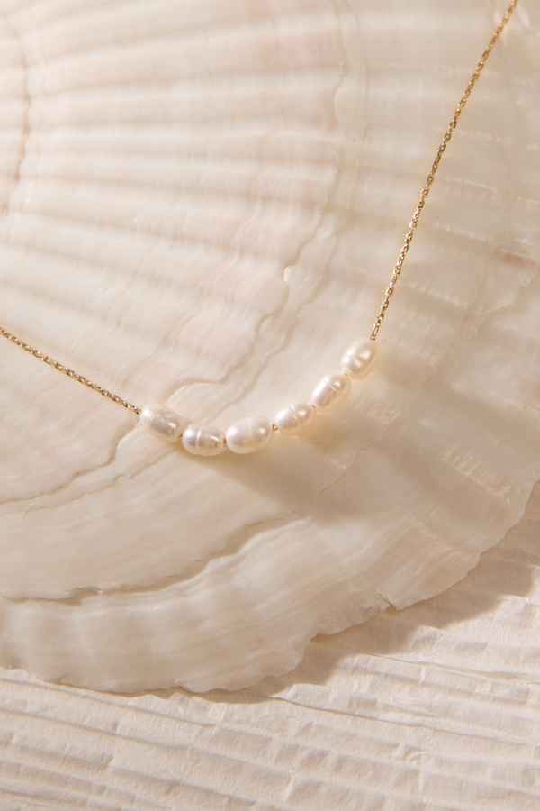 Golden Tide Pearl Slider Necklace Detail 3 - Altar'd State