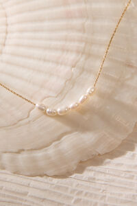 Golden Tide Pearl Slider Necklace Detail 3 - Altar'd State