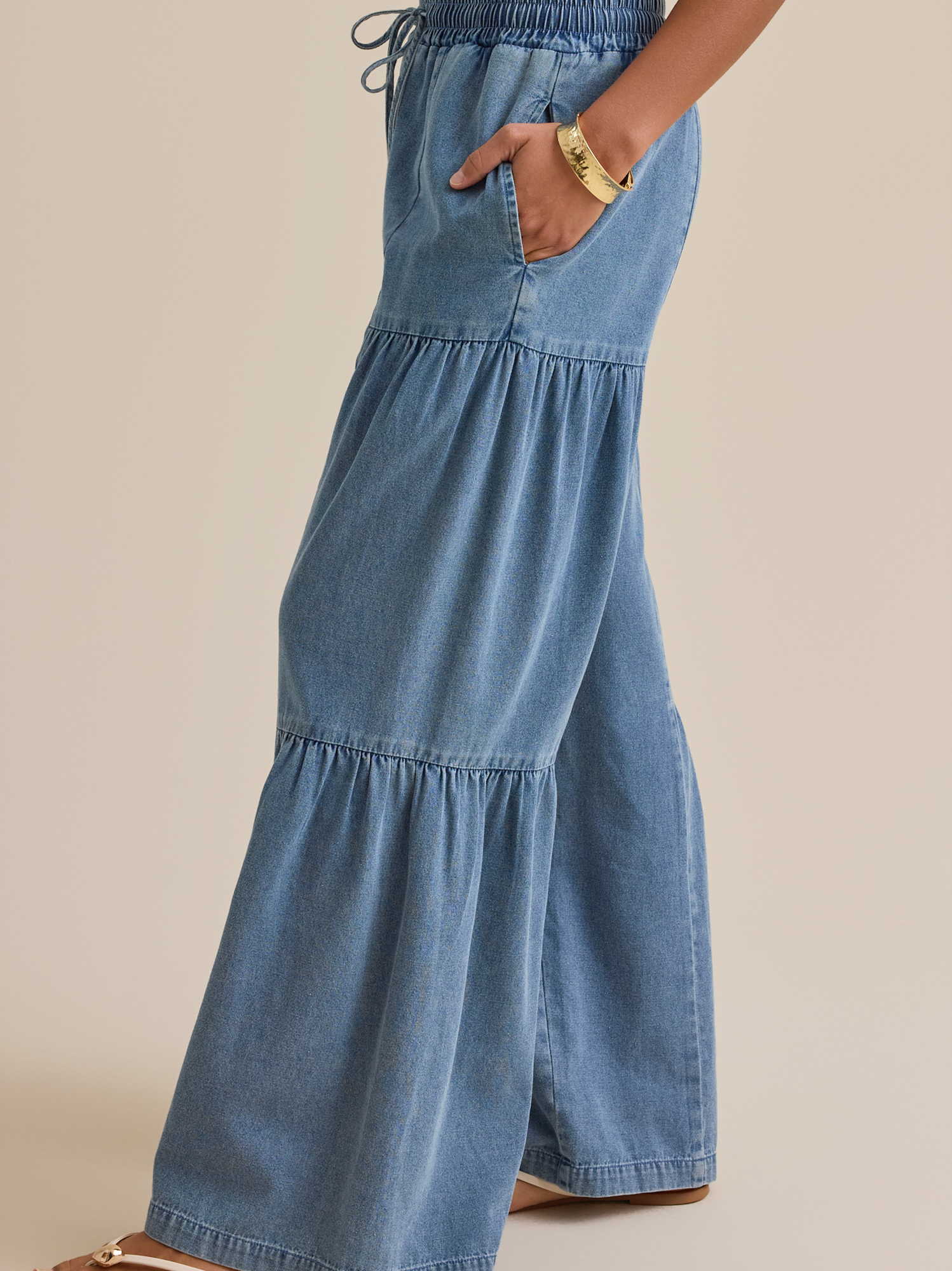 Tillie Wide Leg Pant in Light Wash | Altar'd State