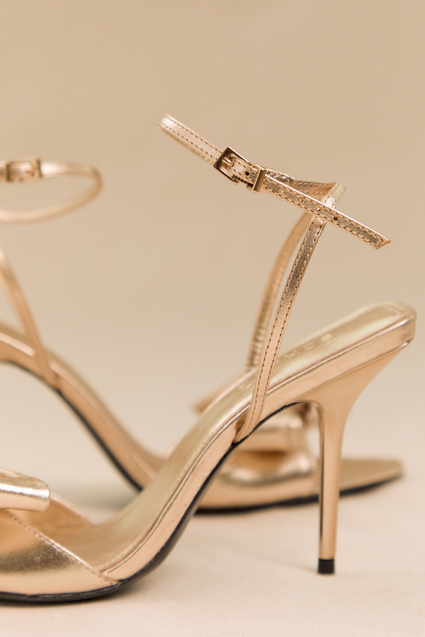 Gianna Bow Heels Detail 4 - Altar'd State