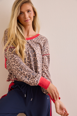 On Tempo Leopard Circle Back Tee - Altar'd State - 