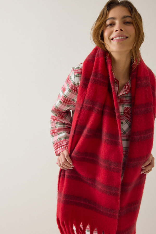 Plaid Wishes Pajama Set Detail 9 - Altar'd State