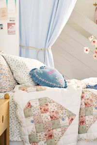 Aubrie Floral Quilt Detail 2 - Altar'd State