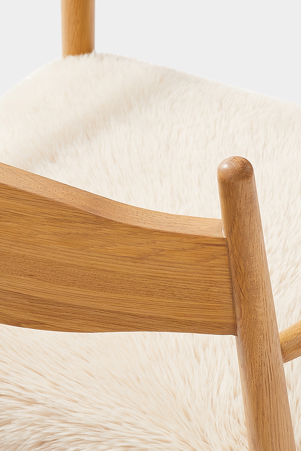 Hayden Lounge Oak Chair Detail 6 - Altar'd State