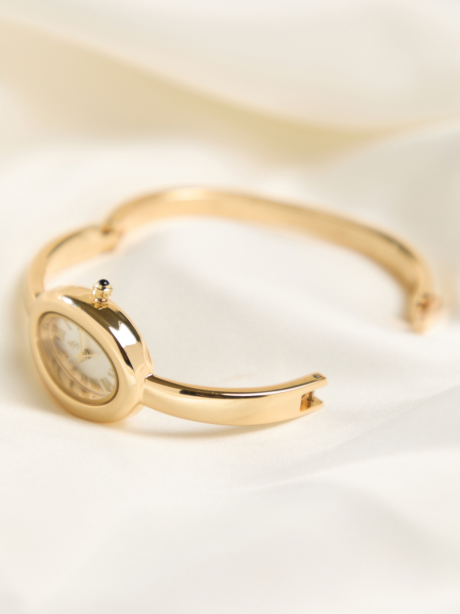Kara Oval Bangle Watch in Gold│Altar'd State