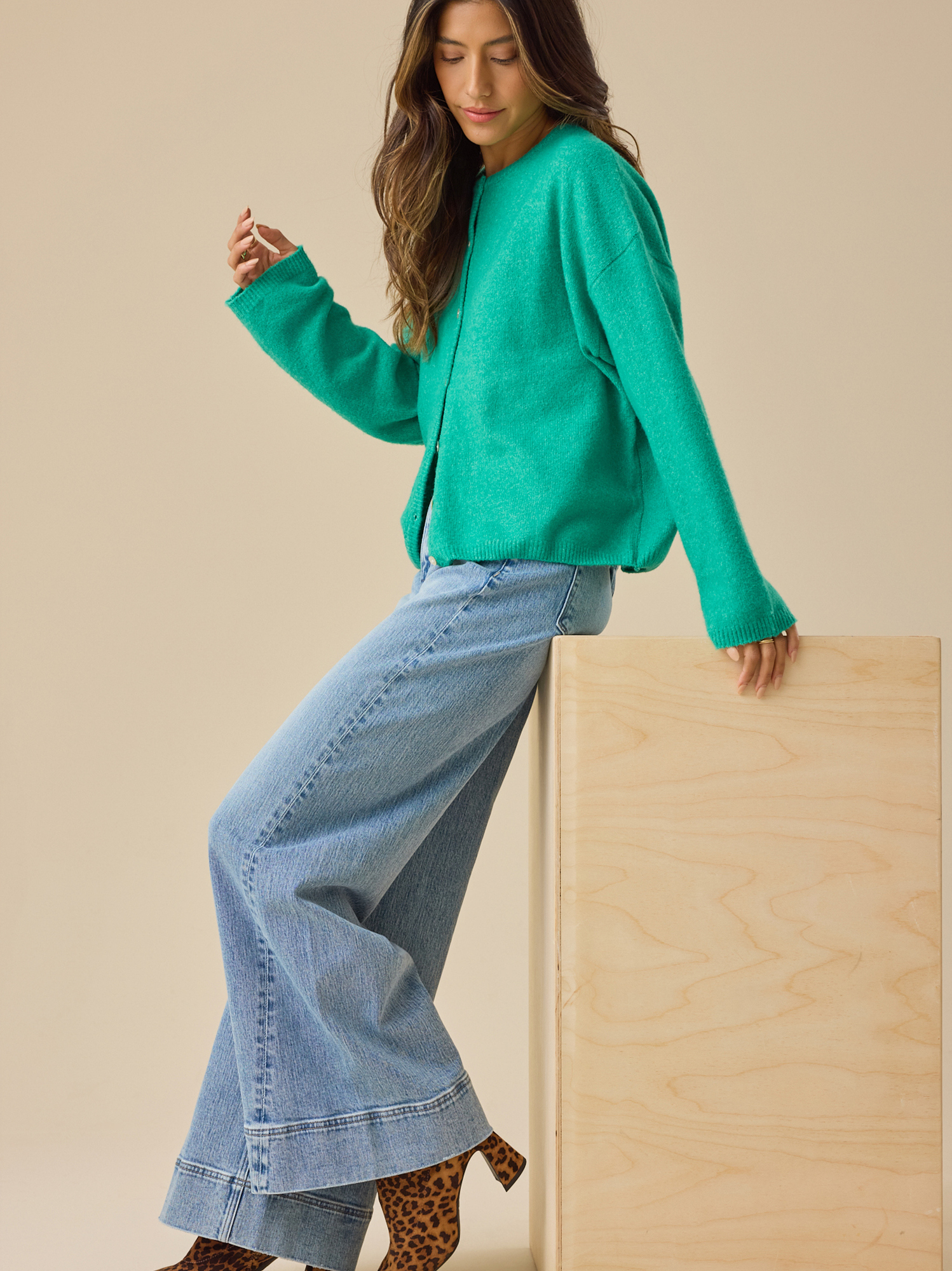 Chandler Wide Leg Jean in Medium Wash | Altar'd State