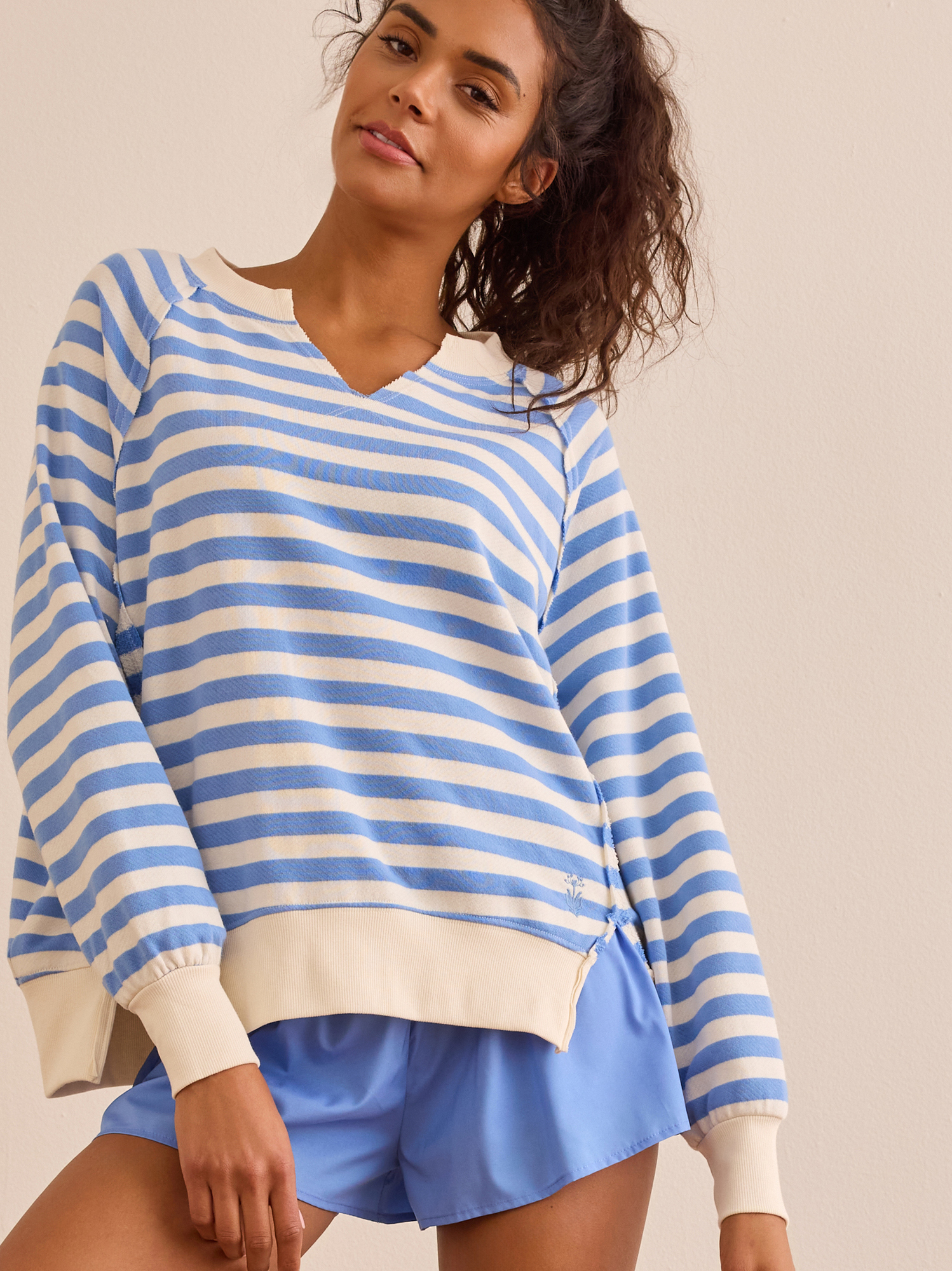 Align V-Neck Pullover in Blue | AS Revival