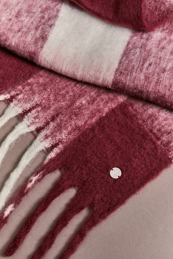 Soft Wrap Plaid Blanket Scarf Detail 2 - Altar'd State