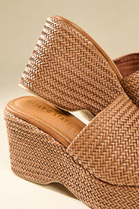 Josie Woven Wedge Detail 4 - Altar'd State