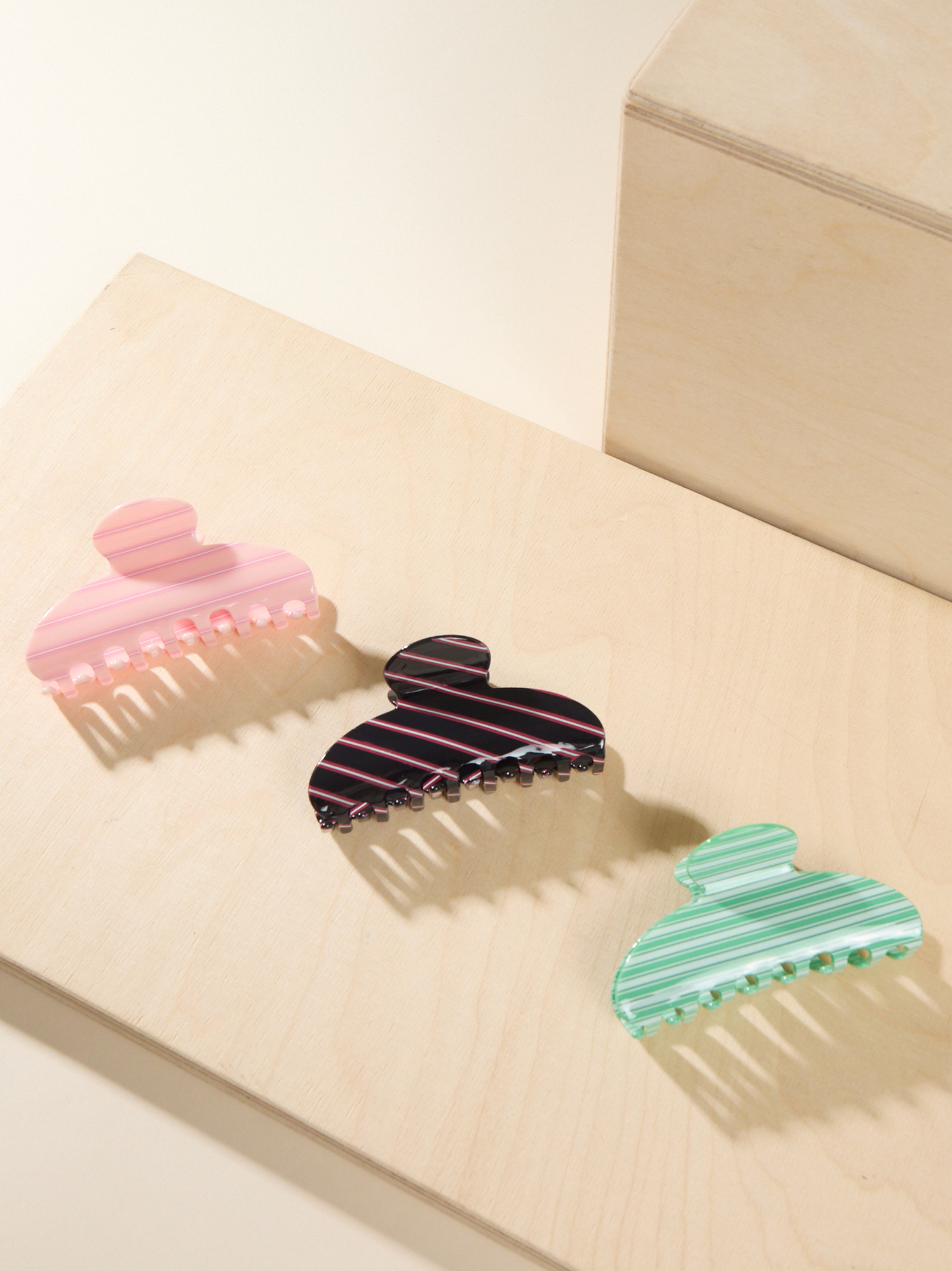 SET Active Birthday Stripe Claw Clip in Taffy Set Active Stripe Claw Clip Valentines | TikTok main image 2