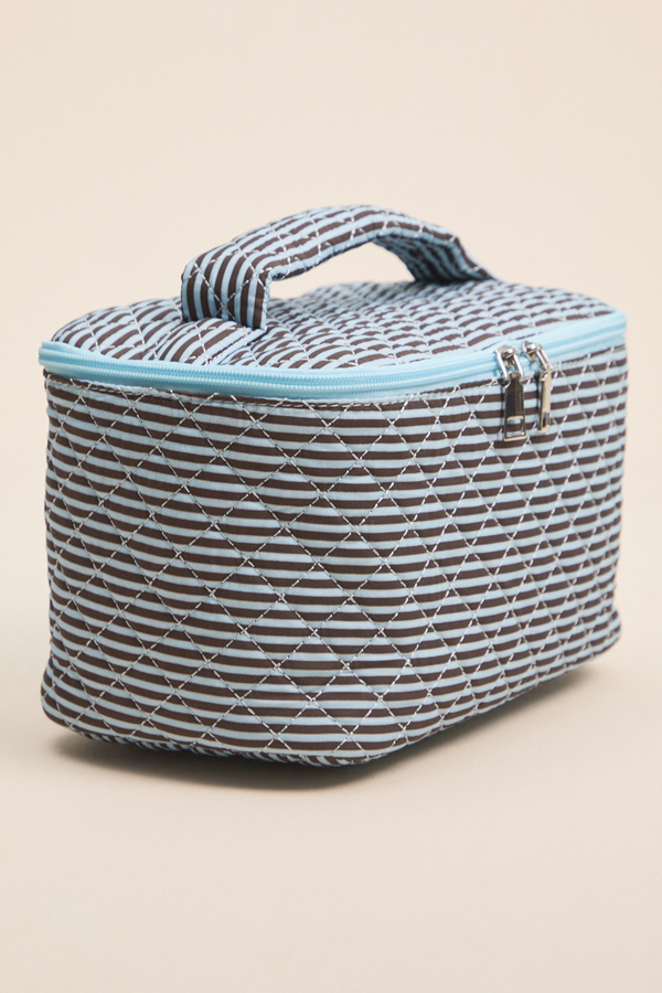 Coastal Breeze Makeup Bag Detail 2 - Altar'd State
