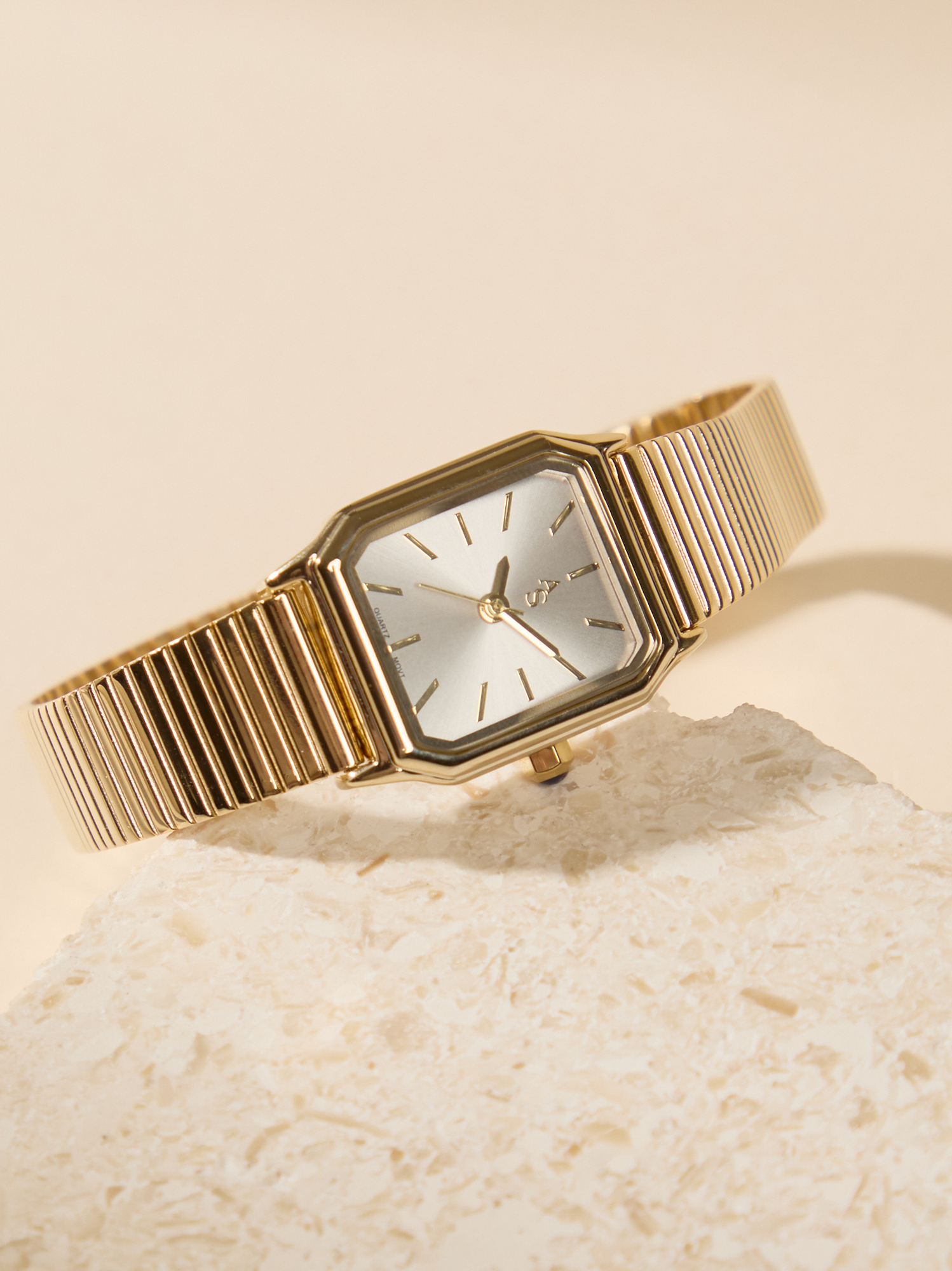 Rectangle Face Everyday Watch in Gold | Altar