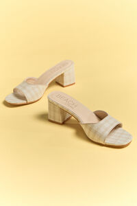 Matisse Hattie Gingham Heel Detail 4 - Altar'd State