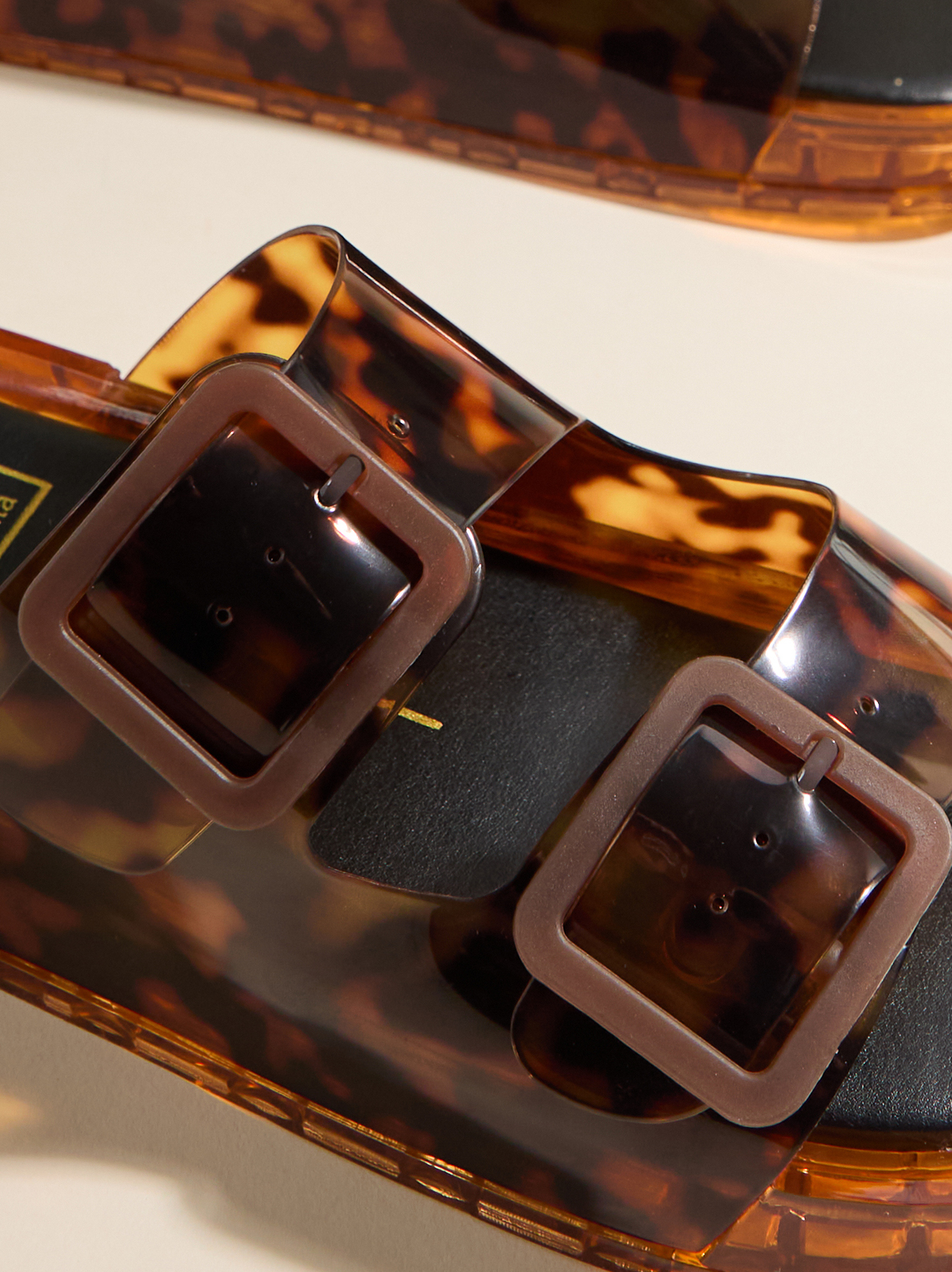 Jullian Jelly Sandal in Tortoise | Altar'd State
