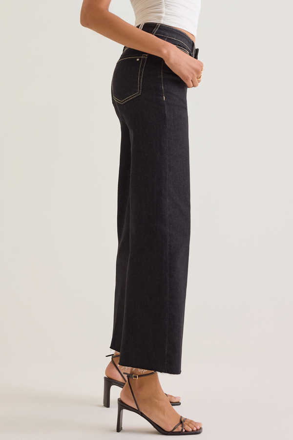 Janae Mid Rise Contrast Pipe Jean Detail 4 - Altar'd State