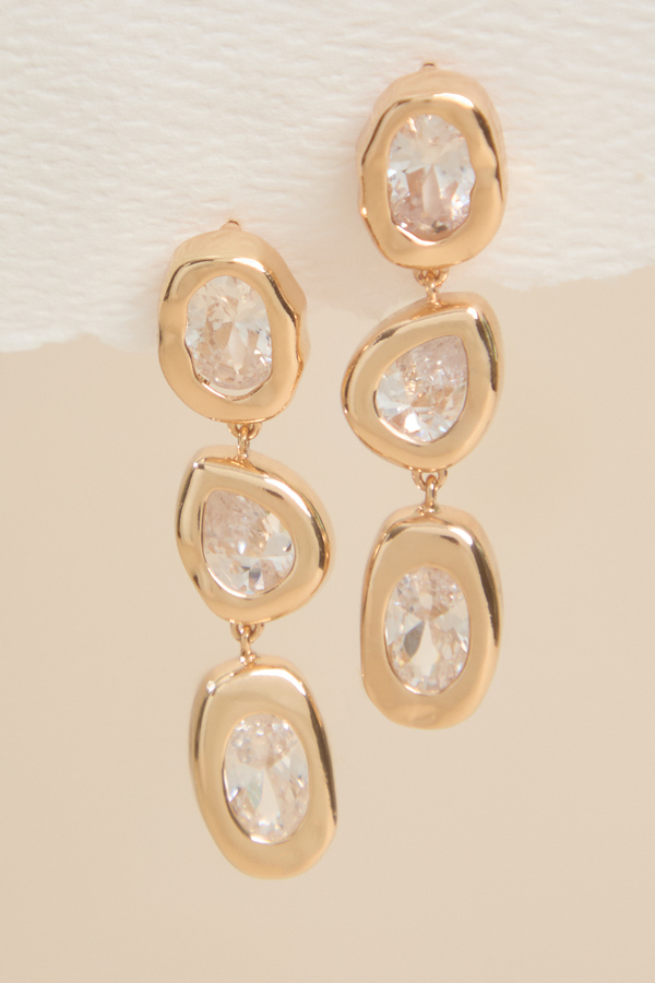 Evalyn Bezel Linear Earring Detail 3 - Altar'd State