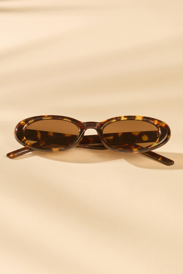 Amelia Oval Sunglasses in Tortoise | Altar display picture 2