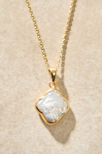 Pearl Clover Necklace Detail 2 - Altar'd State