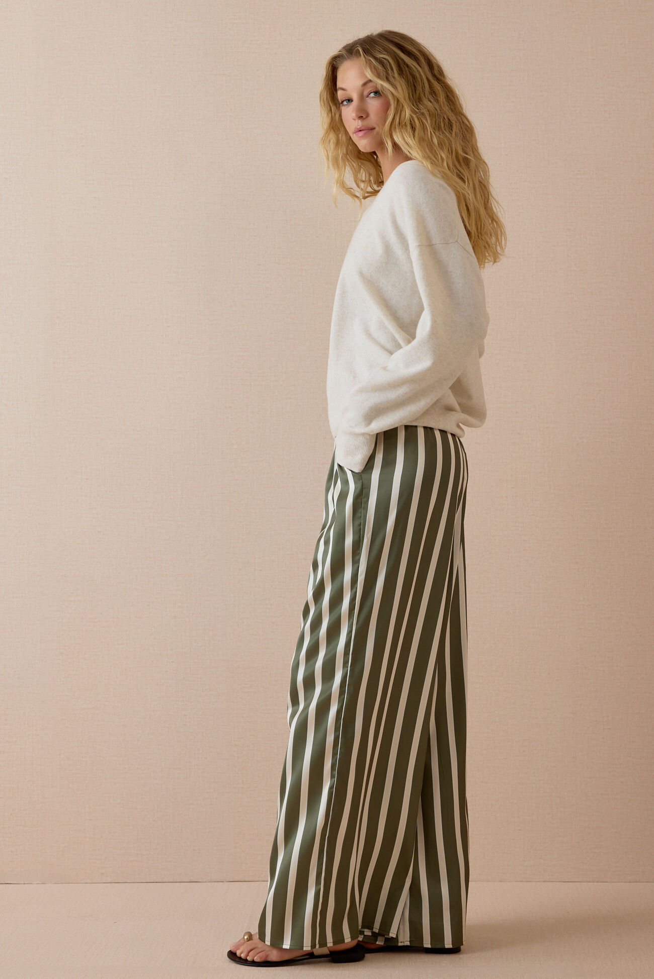 Flynn V Neck Pullover Sweater