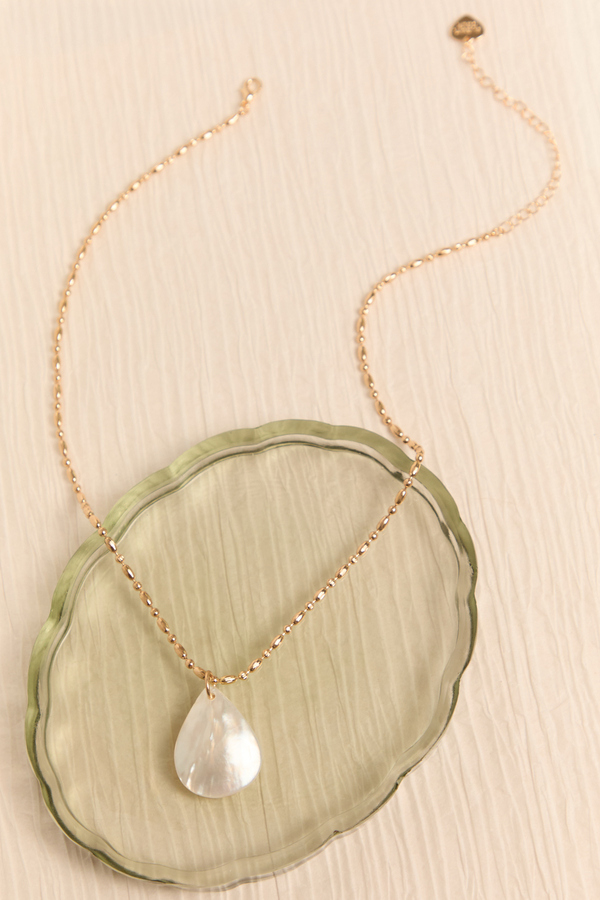Pearl Teardrop Necklace Detail 2 - Altar'd State