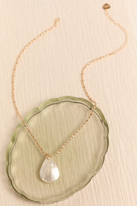 Pearl Teardrop Necklace Detail 2 - Altar'd State