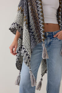Auburn Knit Poncho Detail 6 - Altar'd State