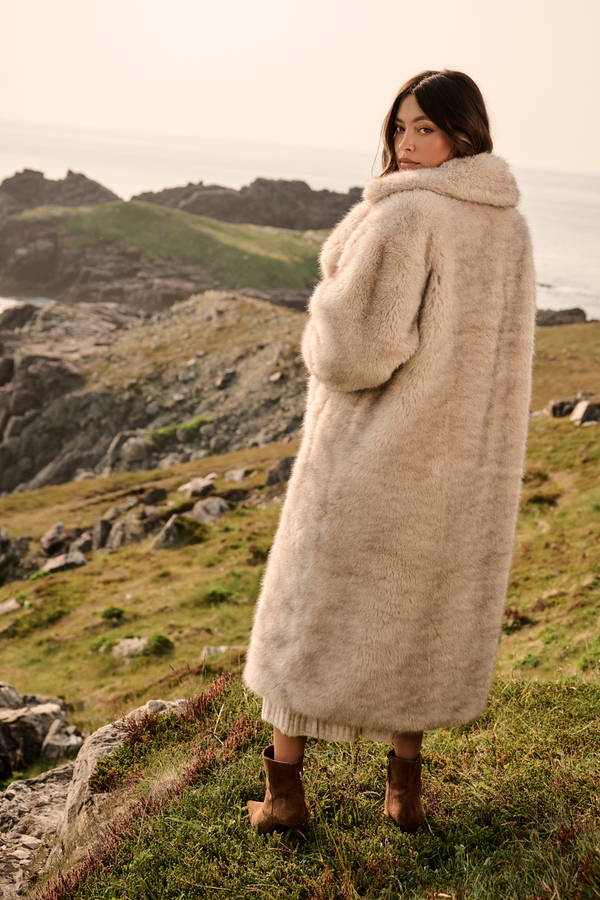 August Faux Fur Coat Detail 6 - Altar'd State