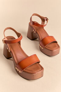 Debbie Brown Heel Detail 3 - Altar'd State