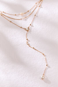 Triple Layer Pearl Necklace Detail 2 - Altar'd State