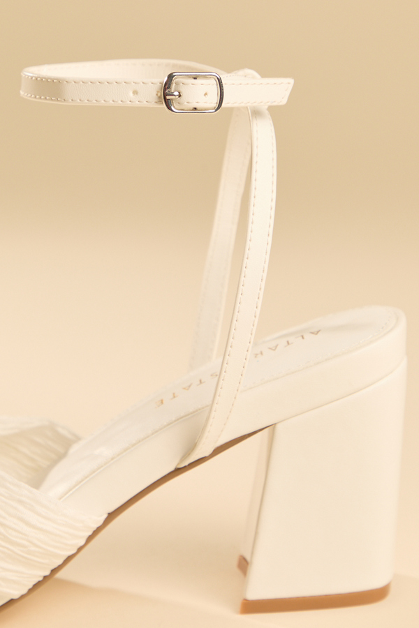 Maddalena Bow Heels Detail 3 - Altar'd State