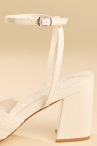 Maddalena Bow Heels Detail 3 - Altar'd State
